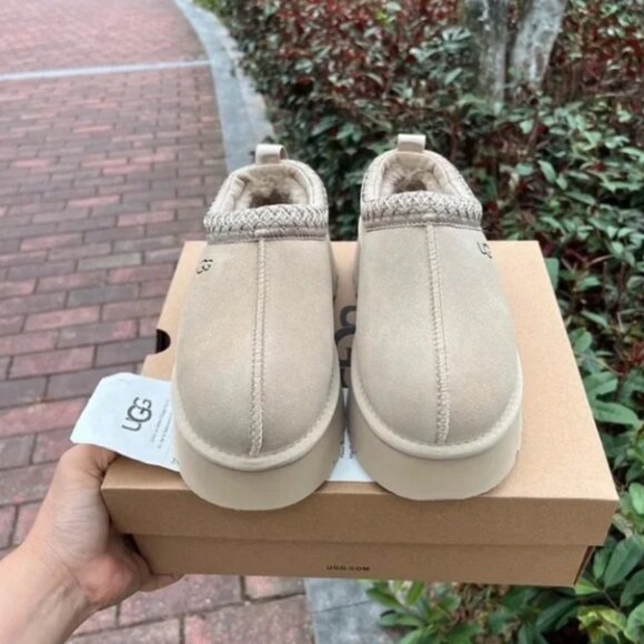 UGG Beige Platform Shoes - Picture 2 of 5